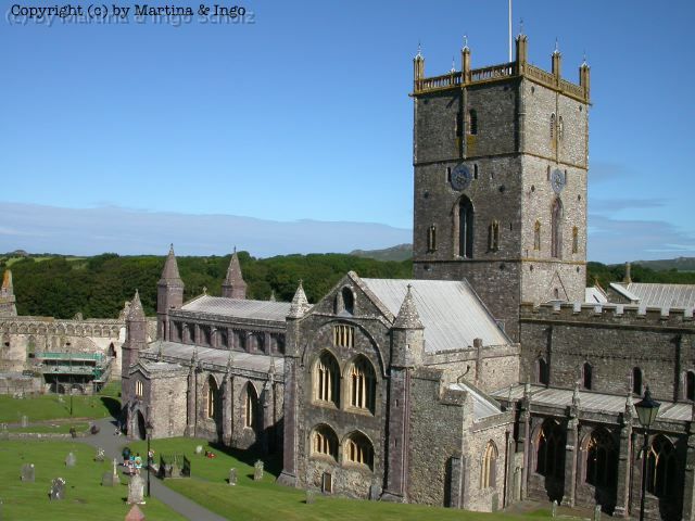 dscn0138.jpg - St. Davids's Cathedral.