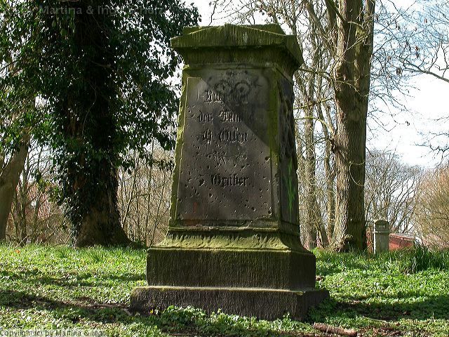 dscn1227.jpg - Kirchpark in Norden.