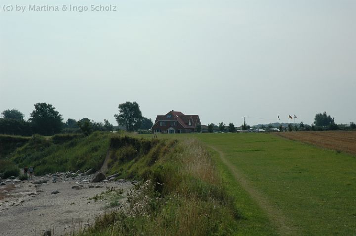 20050820111654.jpg - Wanderweg am Campingplatz "Klausdorfer Strand"