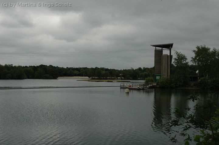 dsc_2123.jpg - Der Kletterturm mit kleinem See